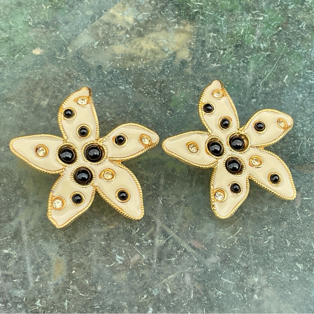 Vintage Rare Gerard Yosca Starfish Rhinestone White Enamel Earrings Signed Clips